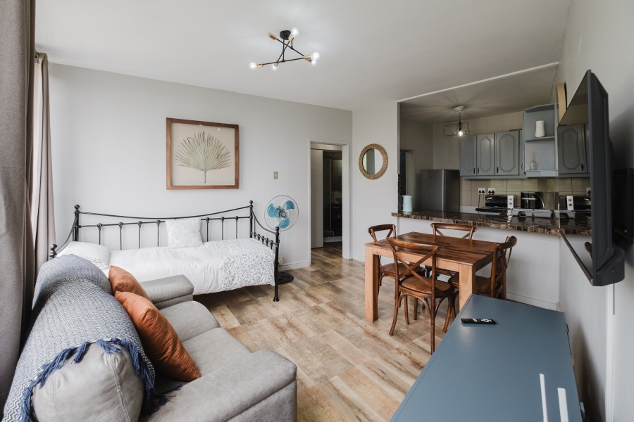 1 Bedroom Property for Sale in Vredehoek Western Cape